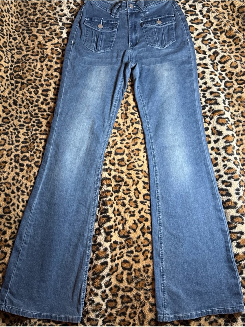 ROMWE Vintage Blue Flared Jeans with Front Flap Pockets